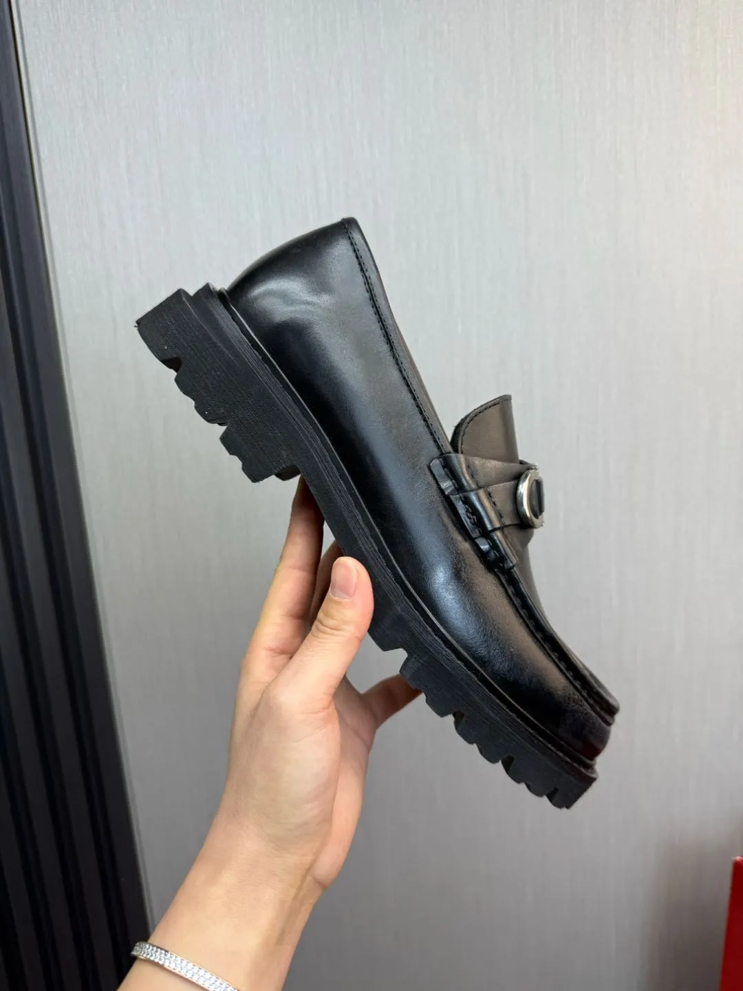 Men's shoes 💰880💰 Ferragamo. [Ferragamo] men's thick-soled loafers, the latest hot style, 1:1 original purchase quality, top quality, imported open-edge beaded cowhide leather on the upper, hand-made three-dimensional stitching highlights the round toe design, the inner foot pads are all imported cowhide, with original lightweight foam outsole, matching code 39-44, (38, 45 custom-made, non-refundable)